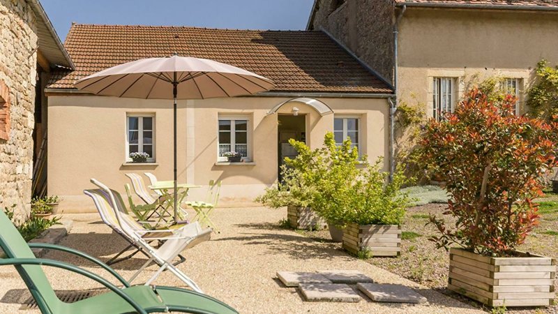 Visite virtuelle 360° Google Street View - Auberge Les Tilleuls (Hôtel / Gîte) à Auxerre Yonne