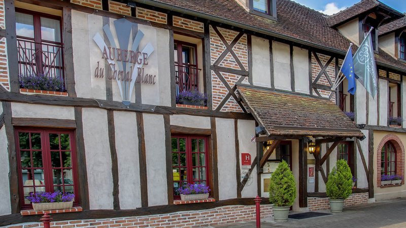 Visite virtuelle 360° Google Street View - L'Auberge du Cheval Blanc (Restaurant) à Auxerre Yonne